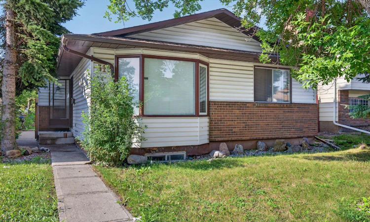 319 Rundlelawn Road NE