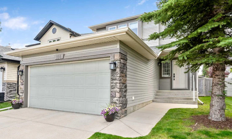 114 Chapalina Close SE