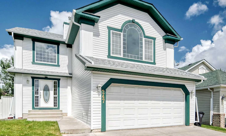 247 Covington Close NE