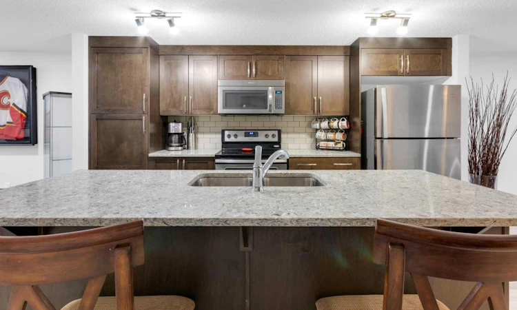 1503-2400 Ravenswood View SE