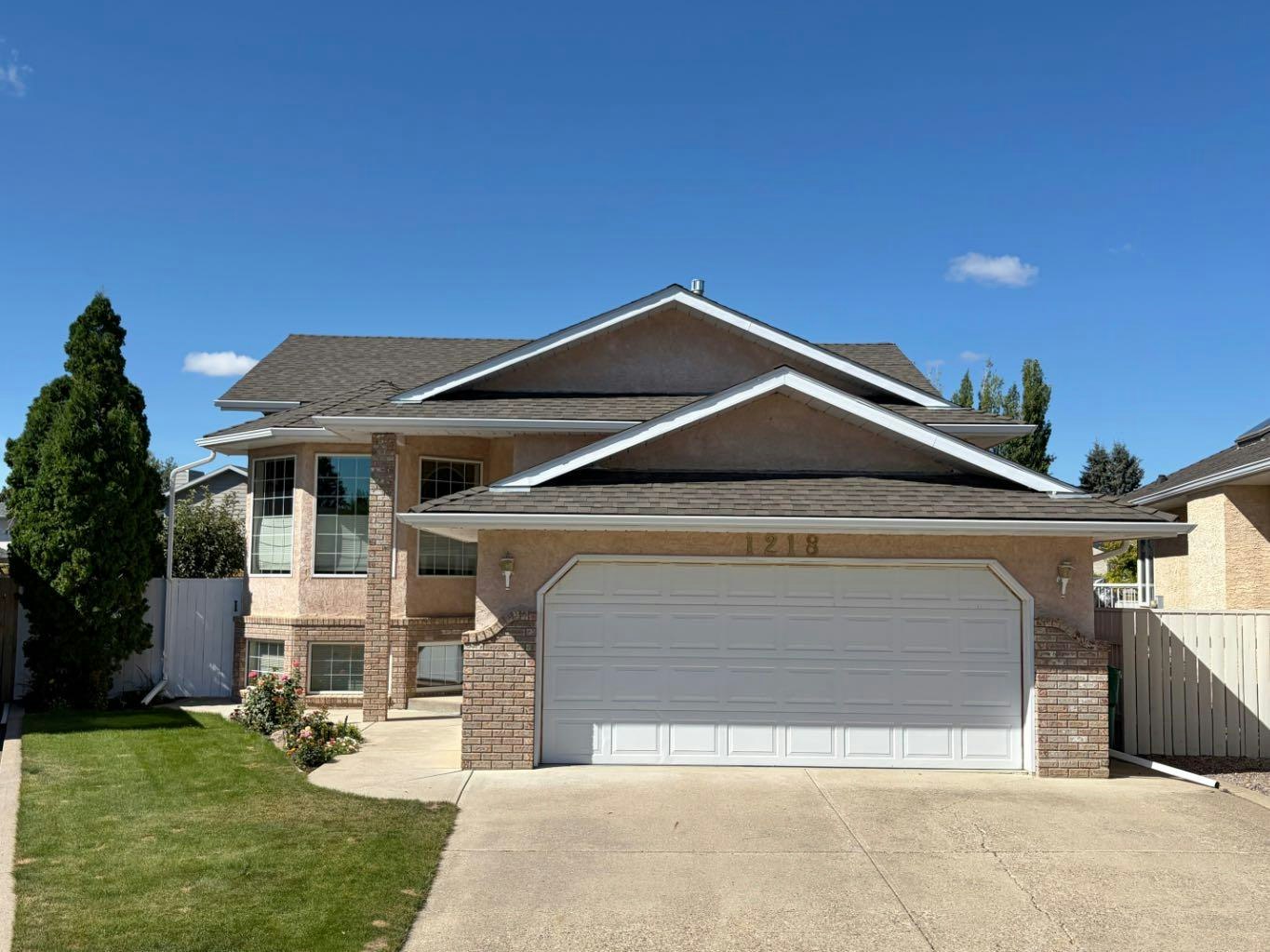 1218 Lakemount Place S, Lethbridge, AB, T1K 6R7
