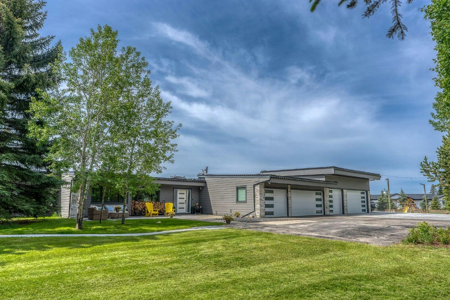 183 Pinebrook Way SW, Rural Rocky View County, AB, T3Z 3K3