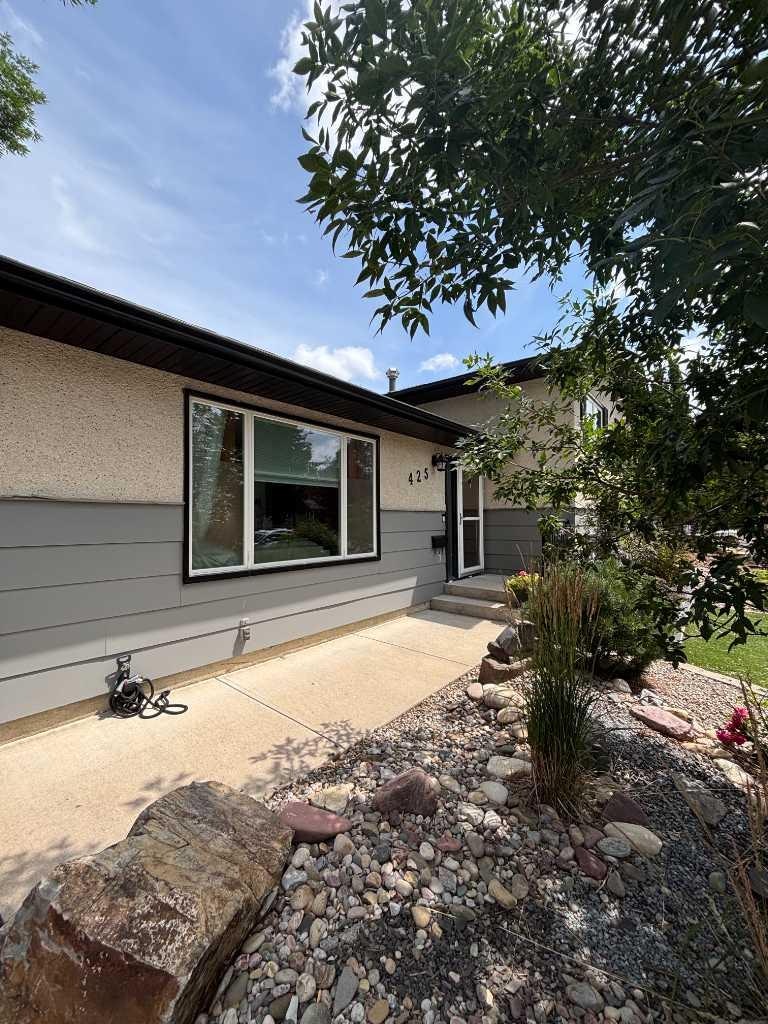 425 Normandy Road S, Lethbridge, AB, T1J 3X9 - 2
