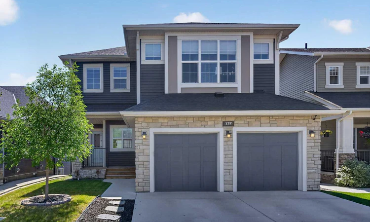 325 Bayside Crescent SW