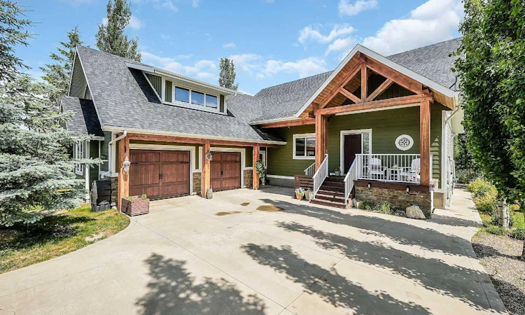471 Summer Crescent