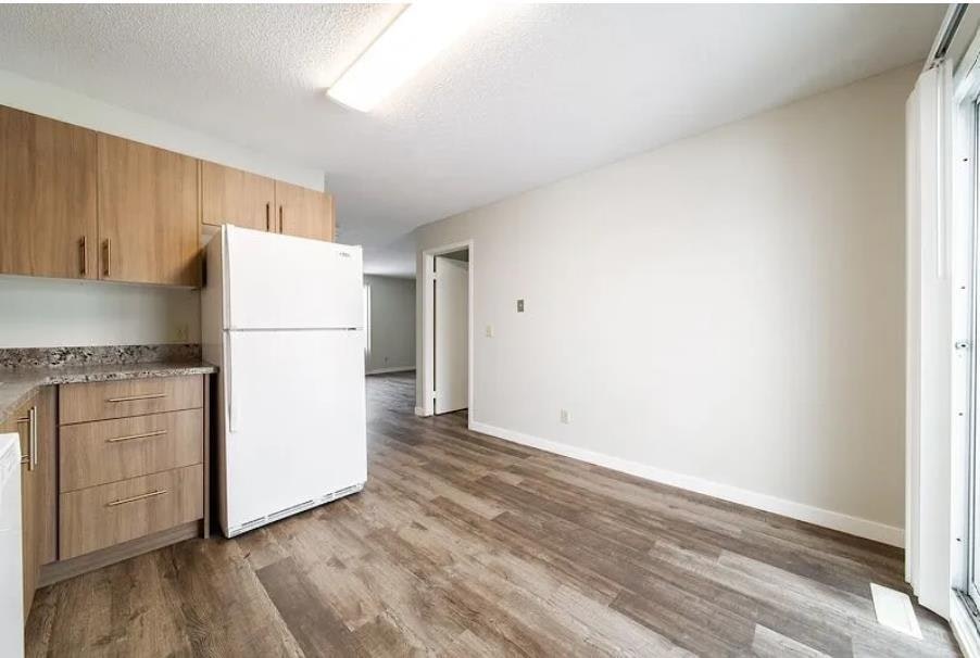32 Holmes Street, Red Deer, AB, T4N 6L6 - 2