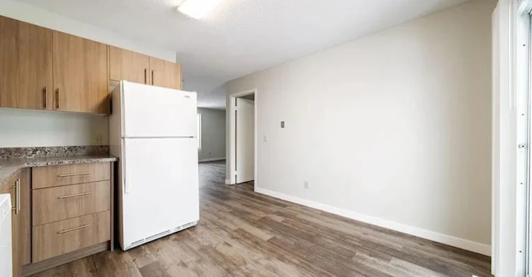 32 Holmes Street, Red Deer, AB, T4N 6L6 - 2