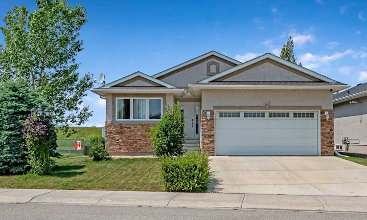 443 Riverside Green NW