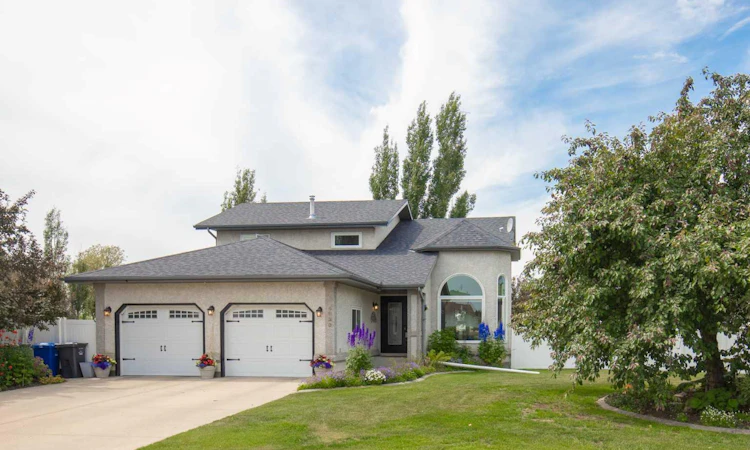 5933 45 Street Crescent Street Crescent