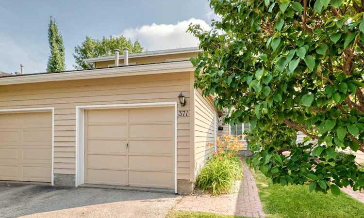 371 Point Mckay Gardens NW