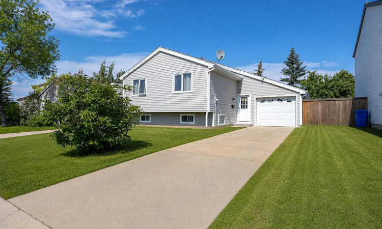 122 Bird Crescent