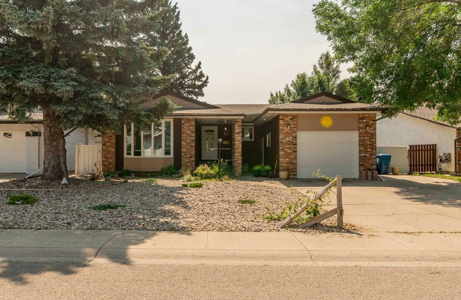 42 Honeysuckle Road N, Lethbridge, AB, T1H 4J9