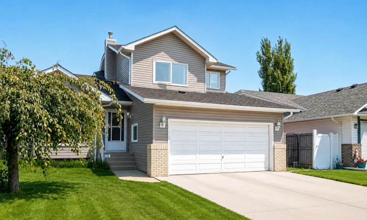 136 Harvest Hills Drive NE