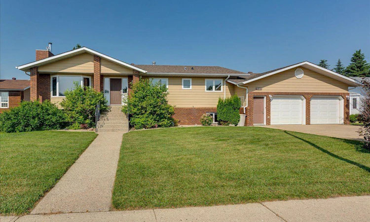 3908 39 Street Close