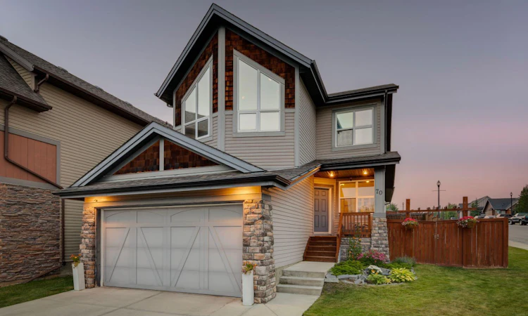 70 Cortina Way SW