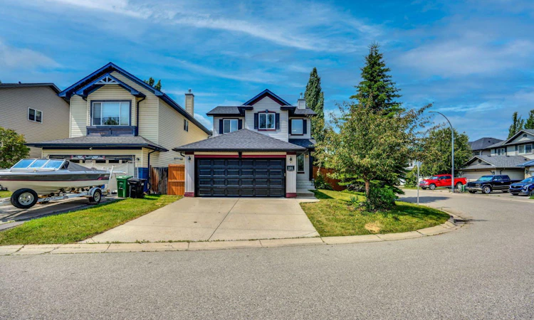 191 Cranwell Crescent SE