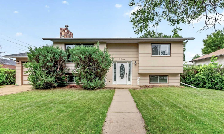 5306 51 Ave