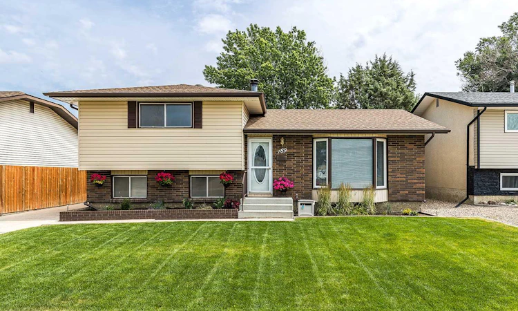 189 Hull Crescent NE