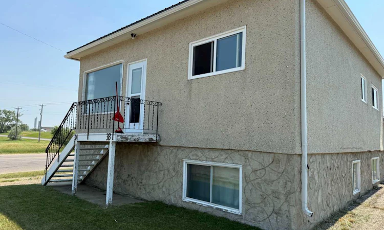 3 Oak Avenue W