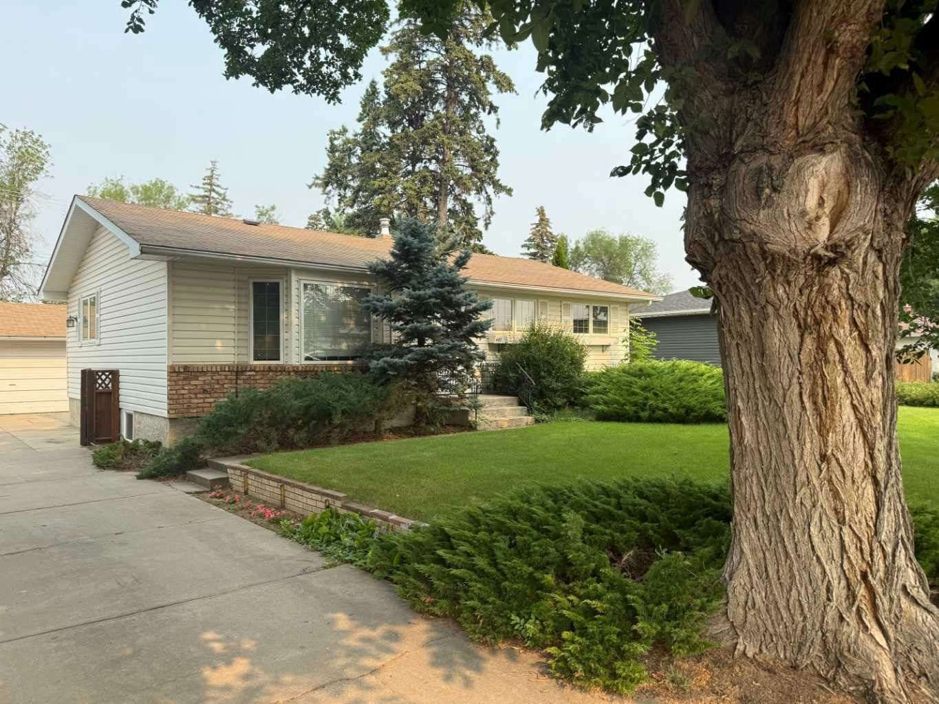 443 3 Street E, Brooks, AB, T1R 0G5