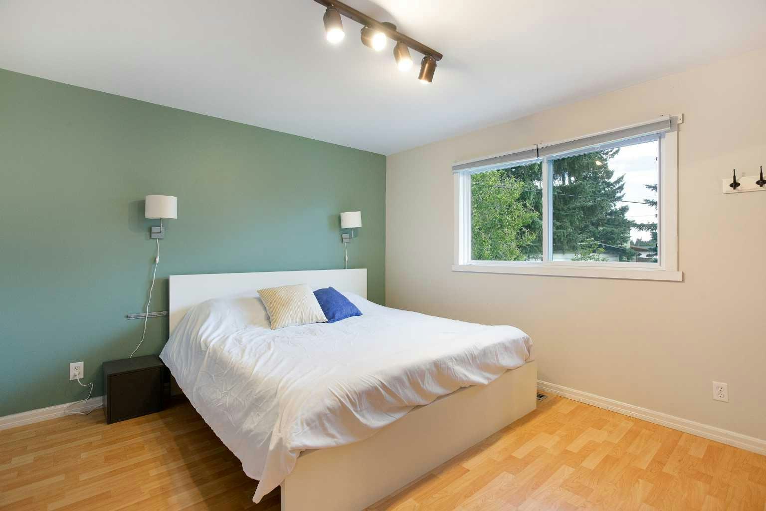 15 Southdale Bay SW, Calgary, AB, T2W 1W1 - 16