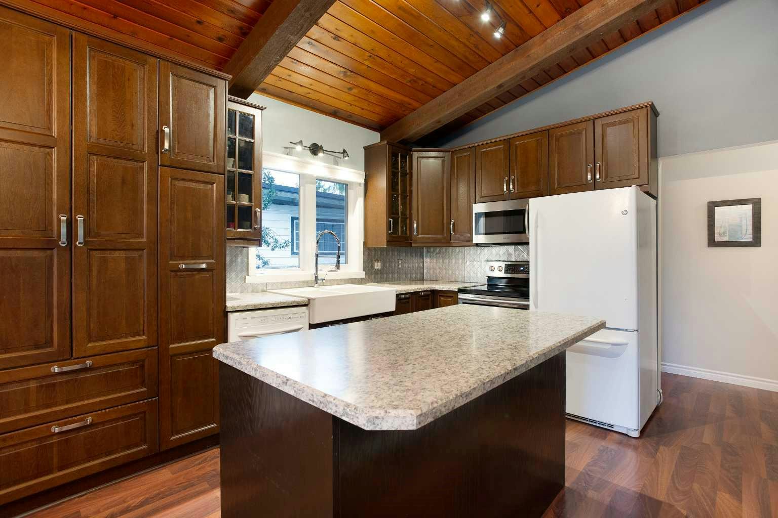 15 Southdale Bay SW, Calgary, AB, T2W 1W1 - 12