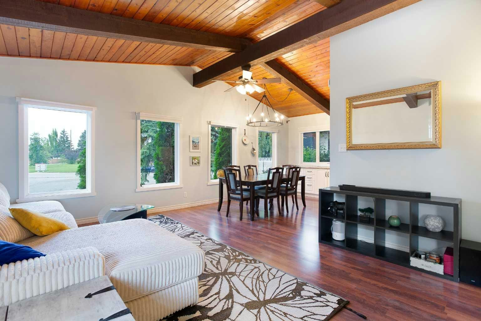 15 Southdale Bay SW - 5