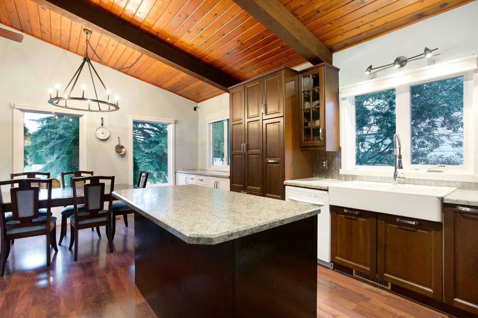 15 Southdale Bay SW, Calgary, AB, T2W 1W1 - 13