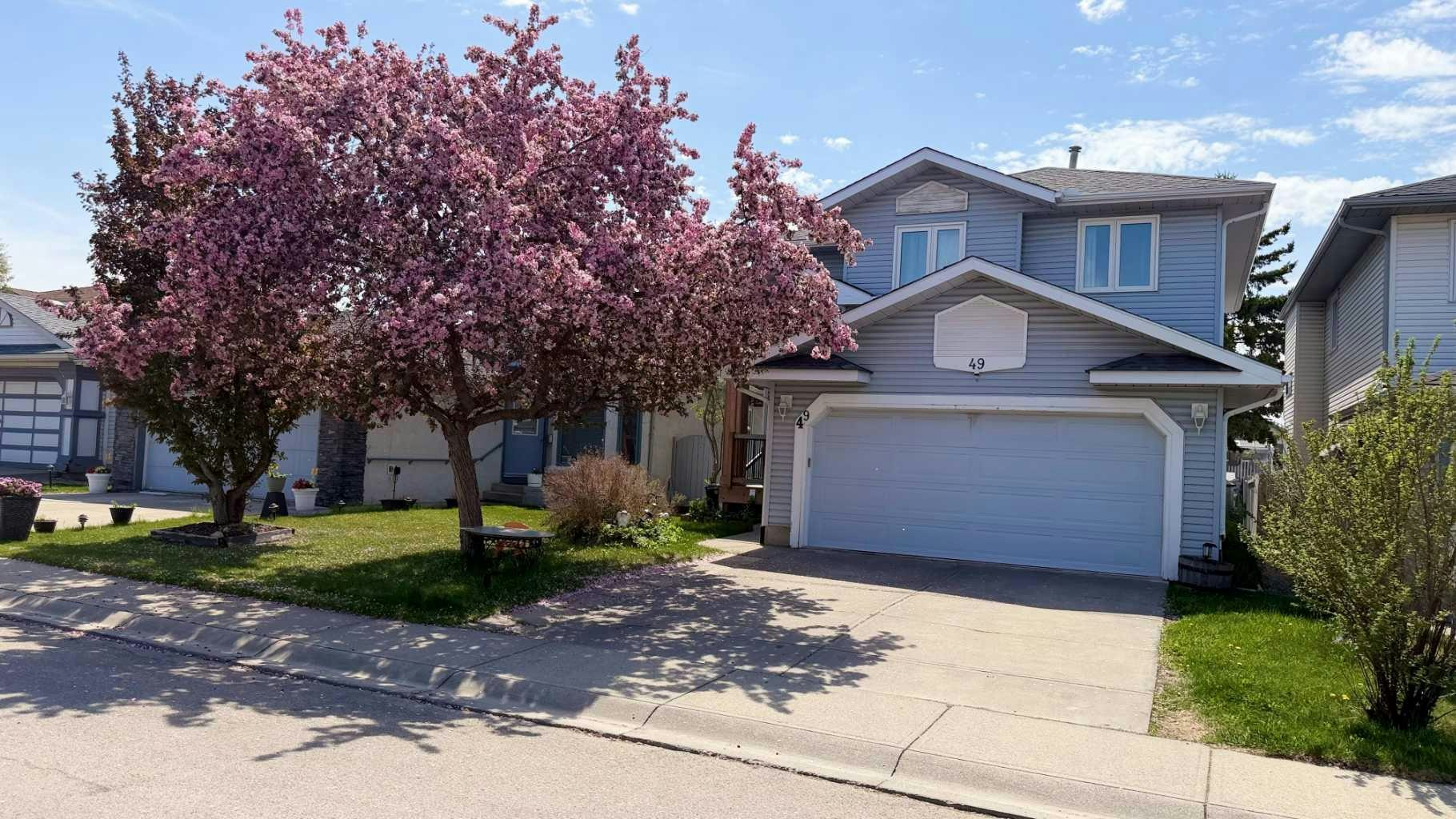 49 Applewood Court SE, Calgary, AB, T2A 7P7