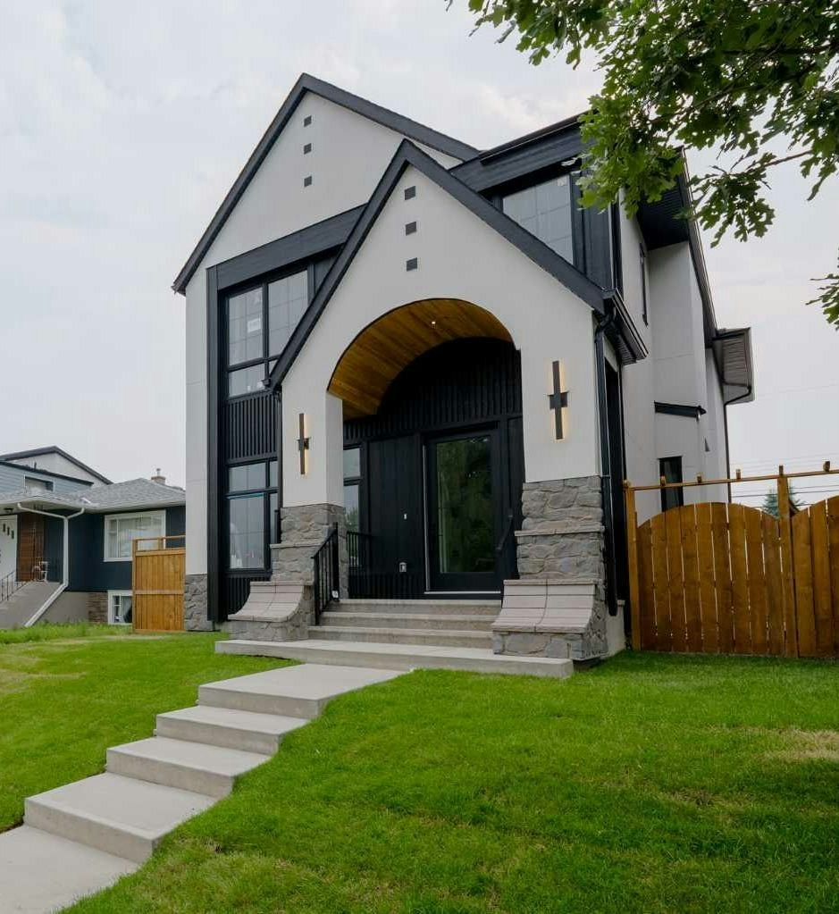 2207 Victoria Crescent NW, Calgary, AB, T2M 4E4