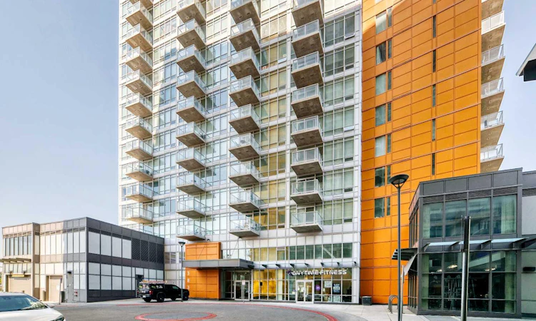 1403-3830 Brentwood Road NW