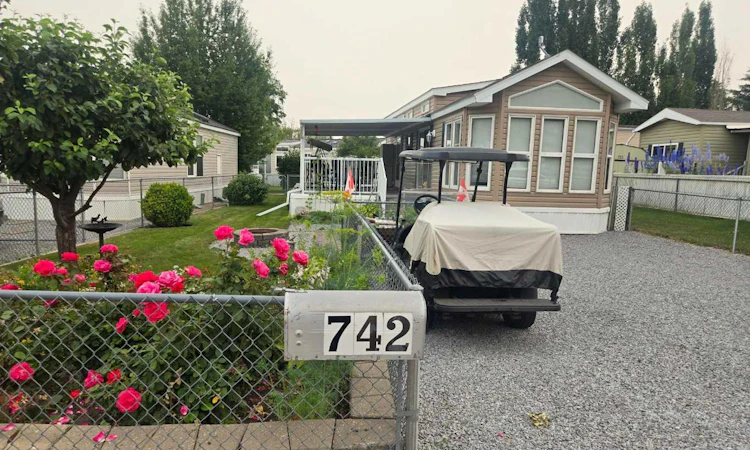 742, Carefree Resort