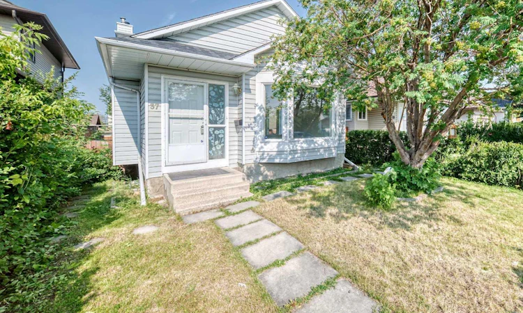 37 Martingrove Way NE