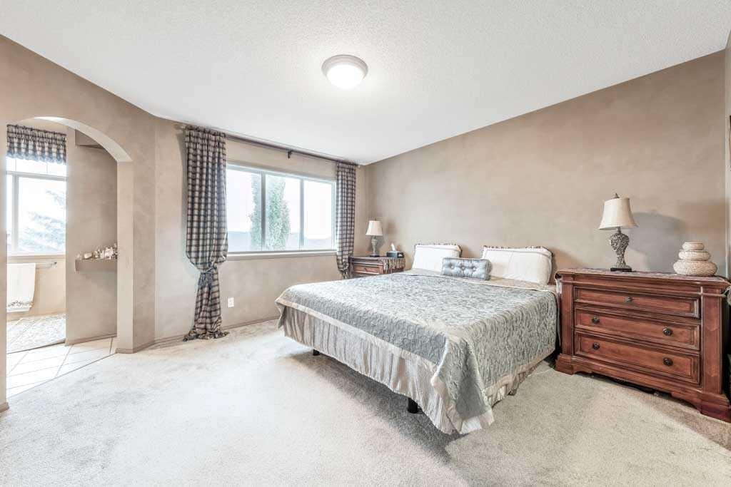 40 Cougar Ridge Heights SW, Calgary, AB, T3H 4X5 - 32