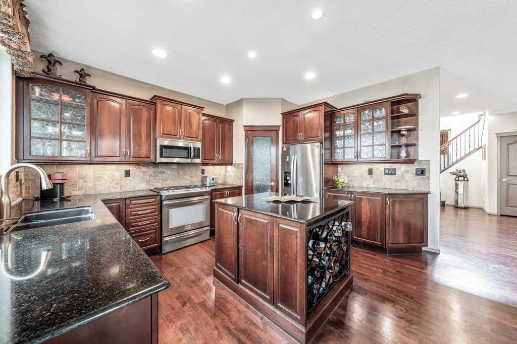 40 Cougar Ridge Heights SW, Calgary, AB, T3H 4X5 - 19