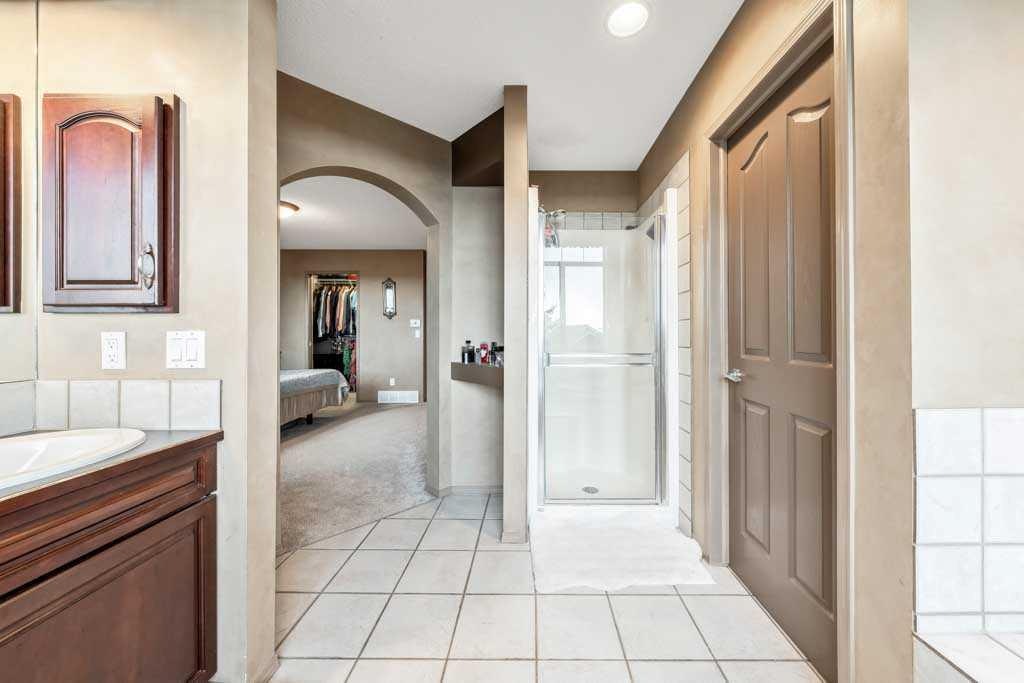 40 Cougar Ridge Heights SW, Calgary, AB, T3H 4X5 - 36