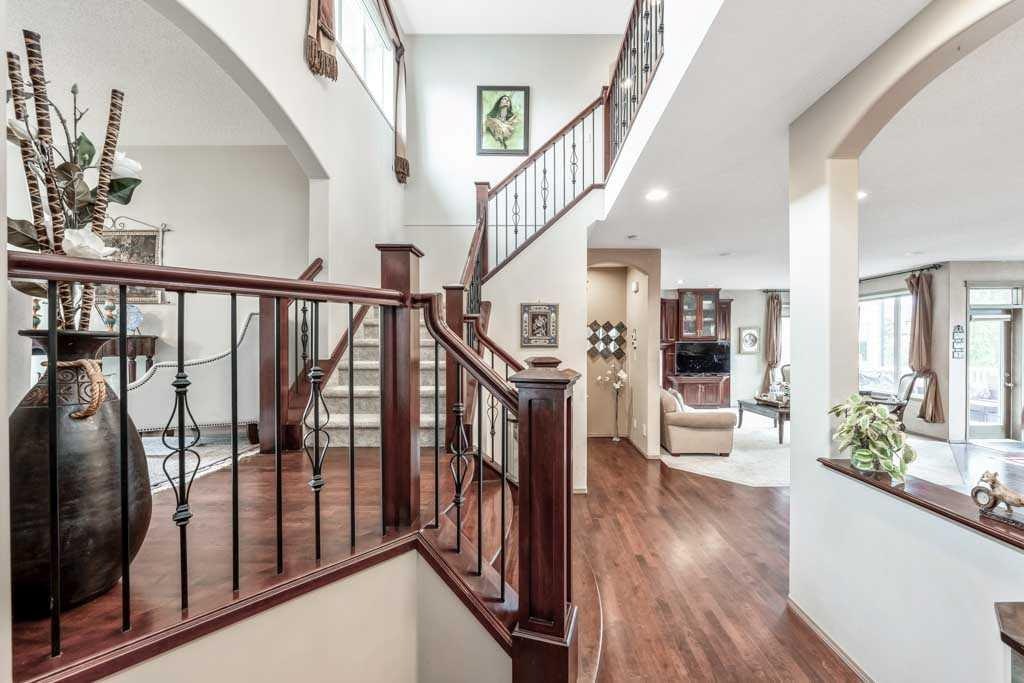 40 Cougar Ridge Heights SW, Calgary, AB, T3H 4X5 - 7