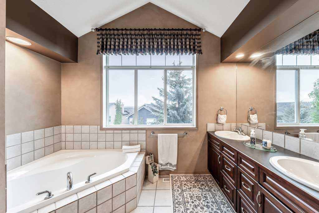 40 Cougar Ridge Heights SW, Calgary, AB, T3H 4X5 - 35