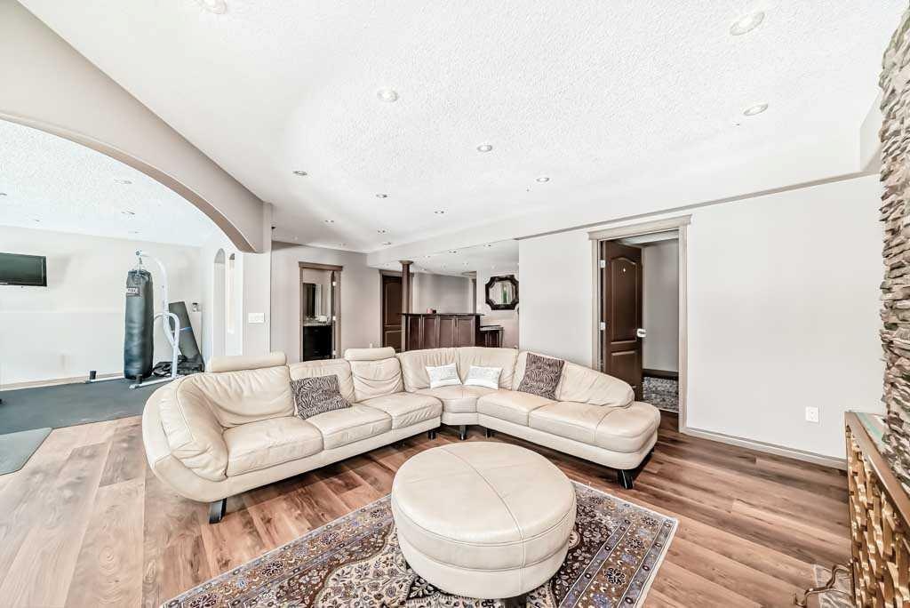 40 Cougar Ridge Heights SW, Calgary, AB, T3H 4X5 - 39