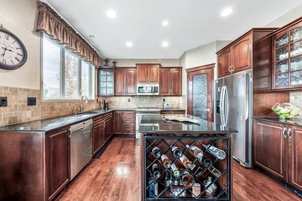 40 Cougar Ridge Heights SW, Calgary, AB, T3H 4X5 - 17