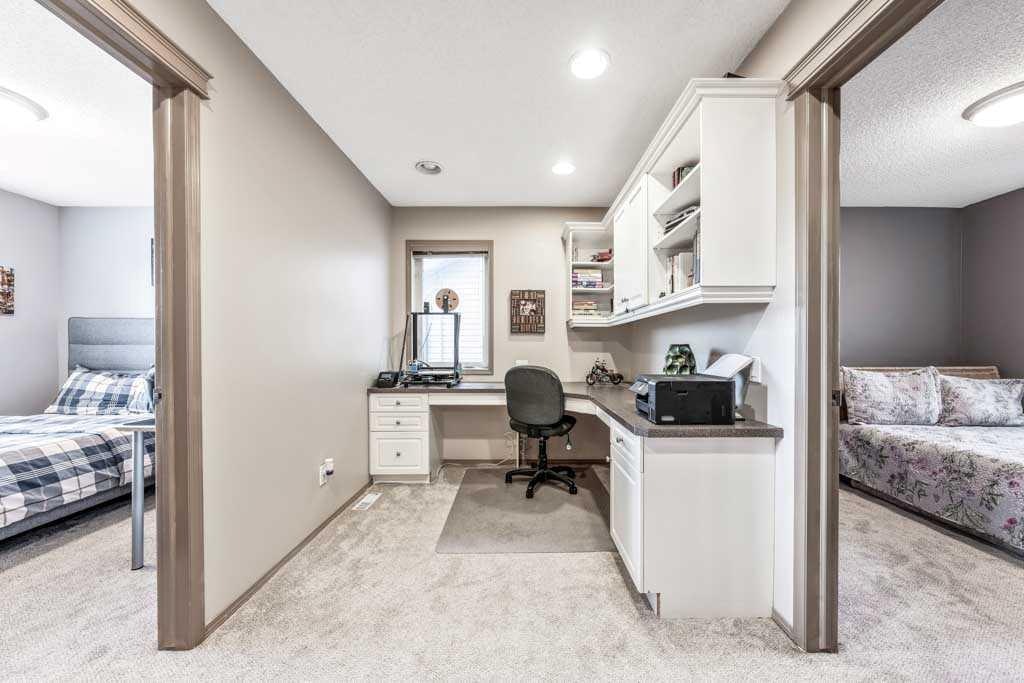 40 Cougar Ridge Heights SW, Calgary, AB, T3H 4X5 - 28
