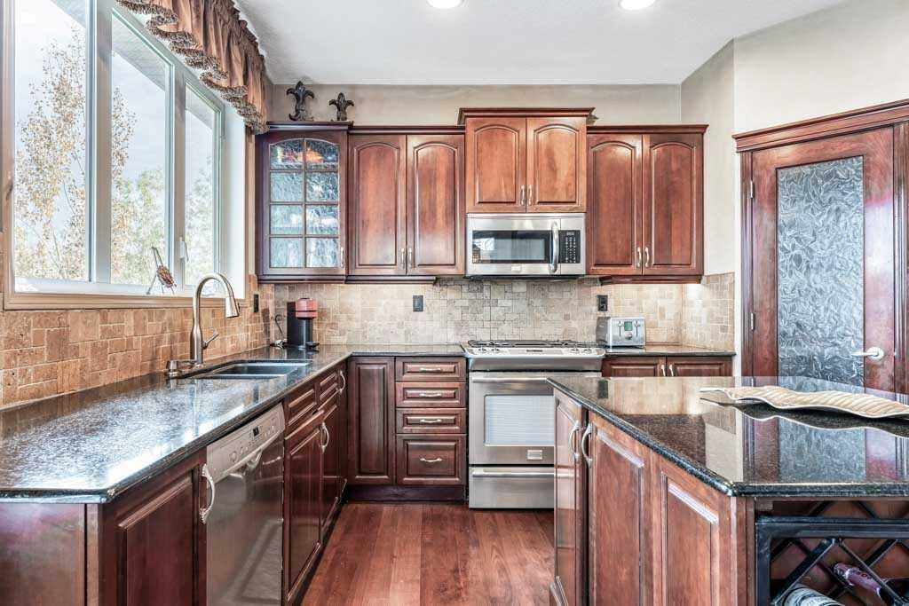 40 Cougar Ridge Heights SW, Calgary, AB, T3H 4X5 - 18