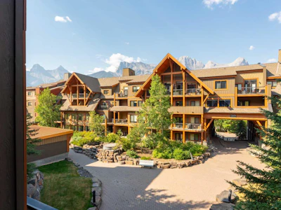 213-173 Kananaskis Way - 2