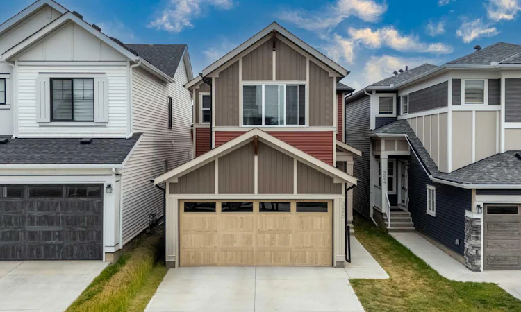 328 Homestead Grove NE