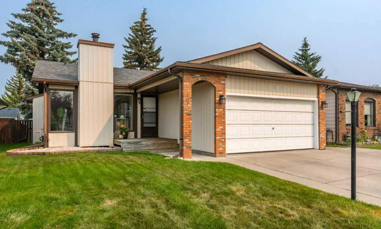 167 Deerpath Court SE