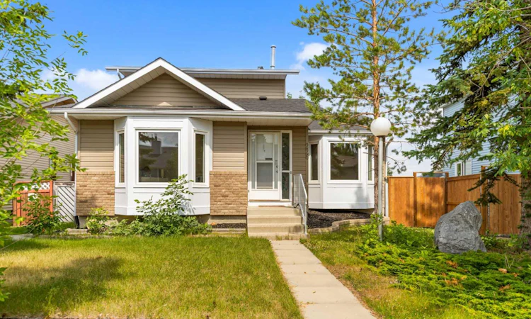 226 Sandstone Drive NW