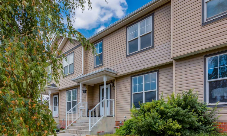 102-1835 10 Avenue SE
