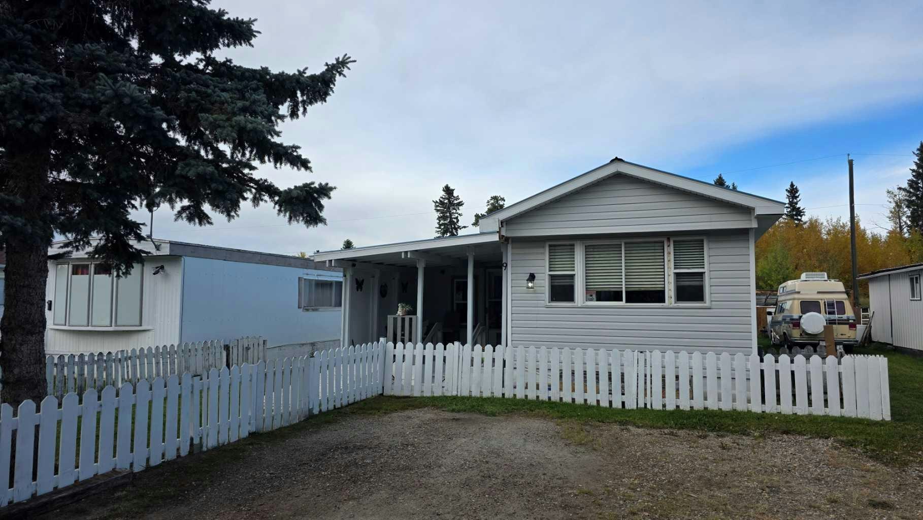 #9-5235 50 Street, Caroline, AB, T0M 0M0