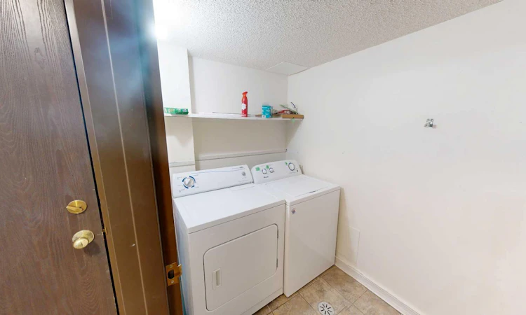 212-401 Columbia Boulevard W