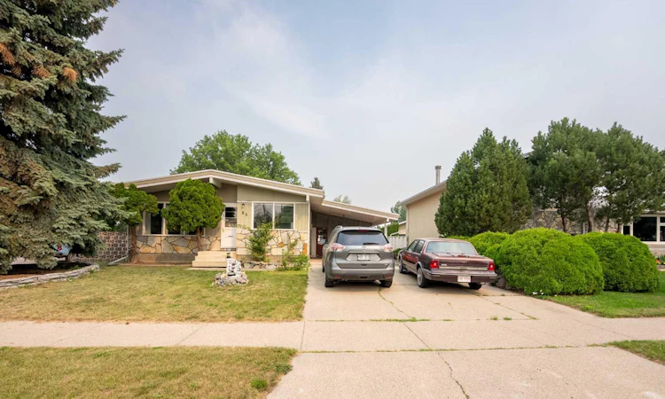 85 Park Meadows Boulevard N